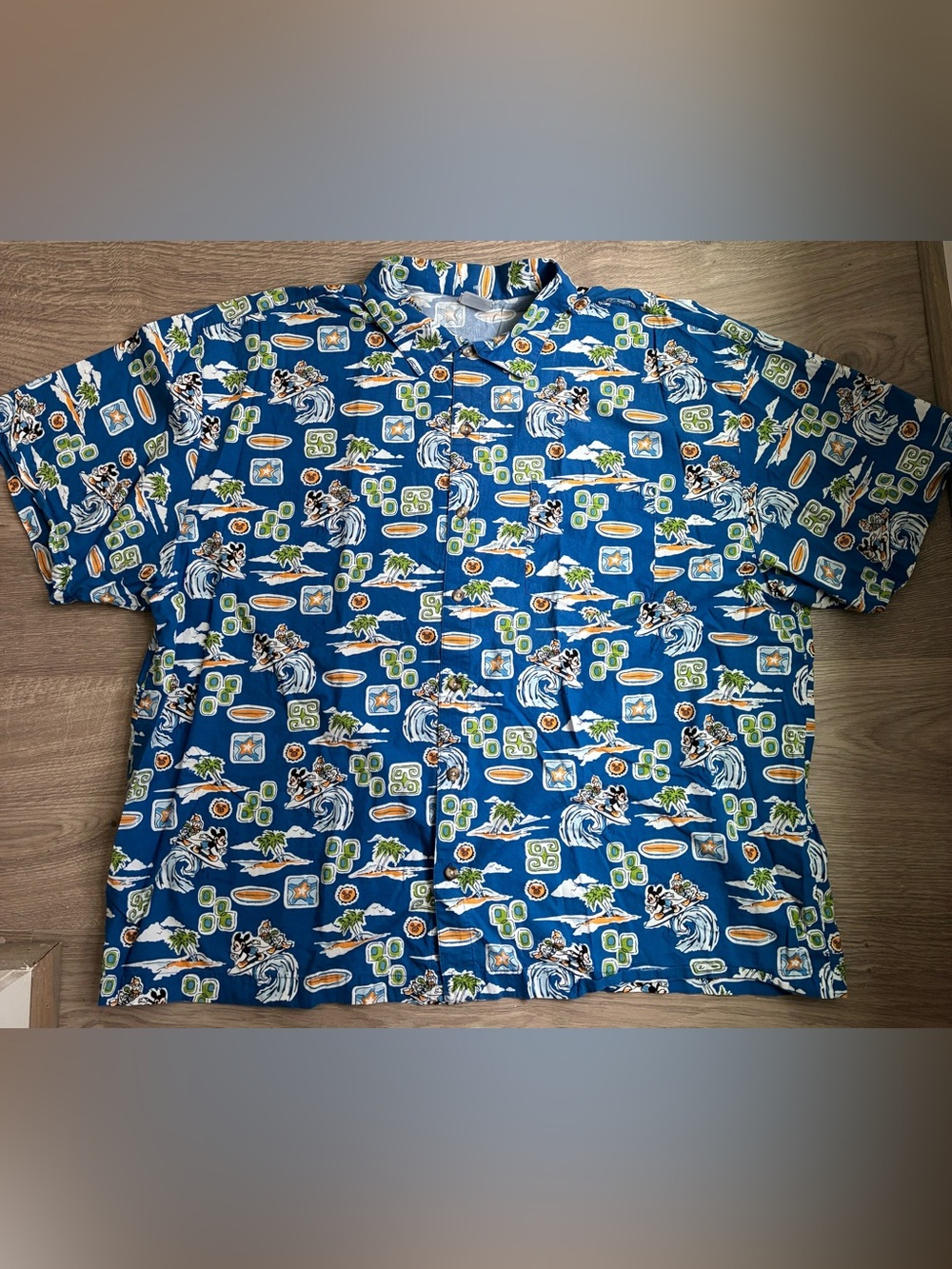 Disney Store Hawaiian Shirt Men’s XXL Blue Surfing Mickey Mouse Donald Duck Camp